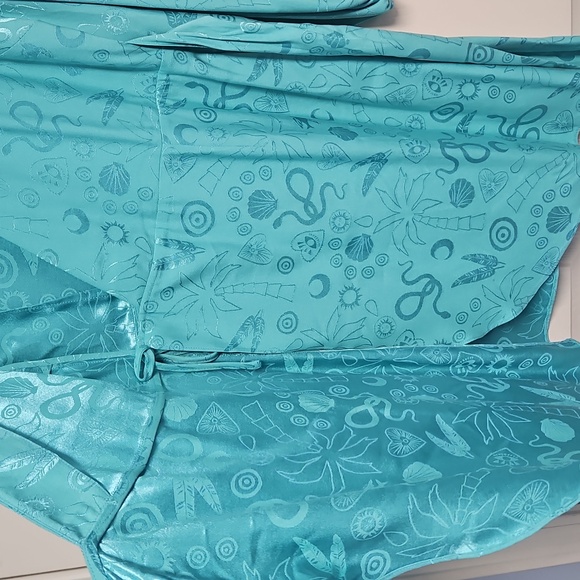 Never Fully Dressed Long Sleeve Wrap Midi Dress: Blue Print: Size- US 4 - Picture 8 of 14